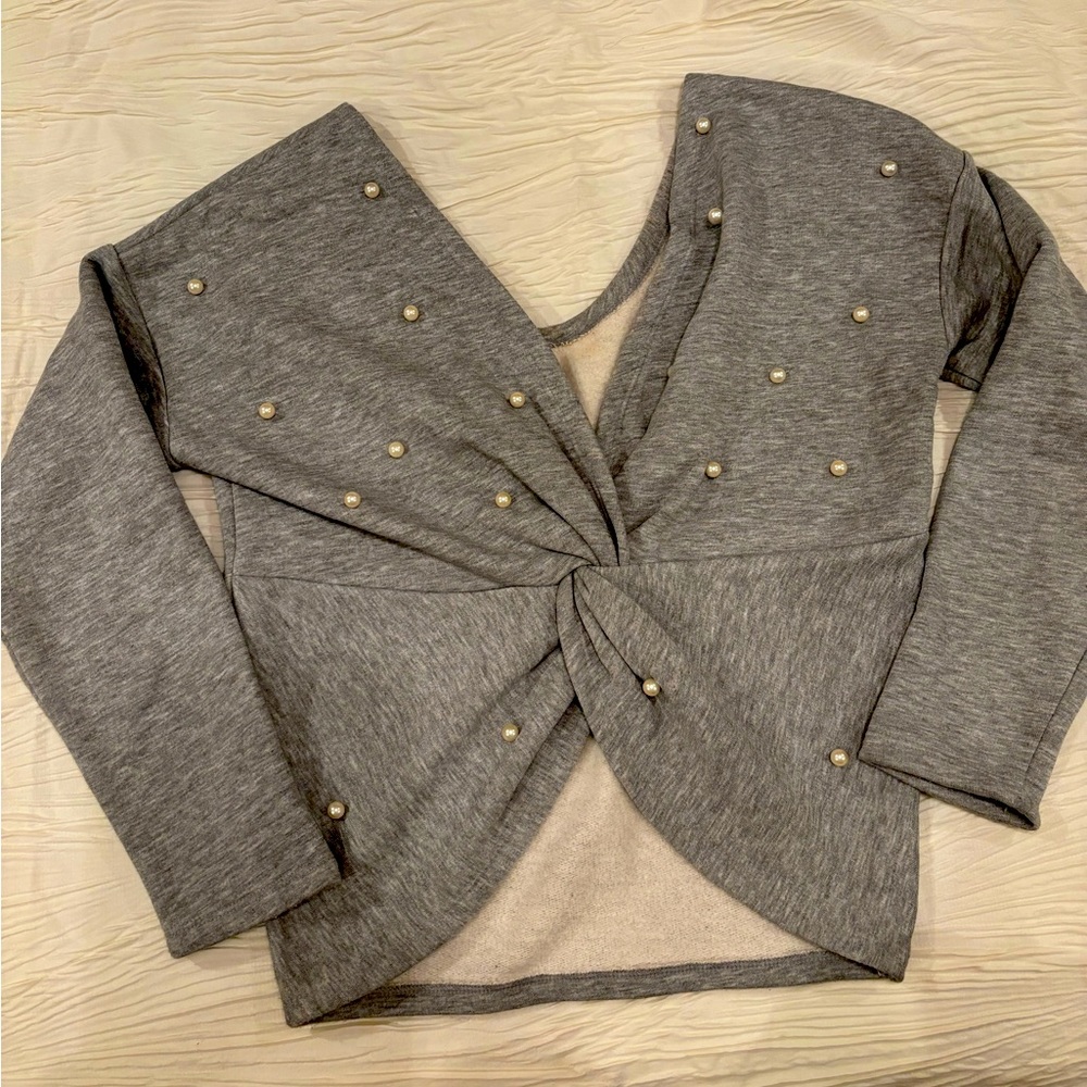 Gray  reversible sweater with knot details and pearls